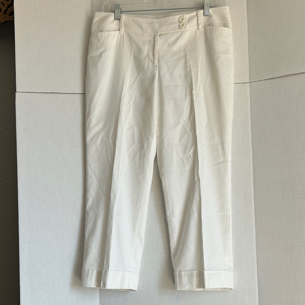 LOFT women’s white lined capri, size 8, 97% cotton
